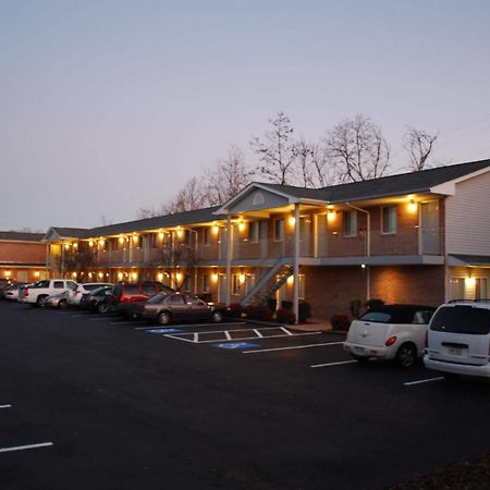 Affordable Corporate Suites Of Lynchburg Zewnętrze zdjęcie